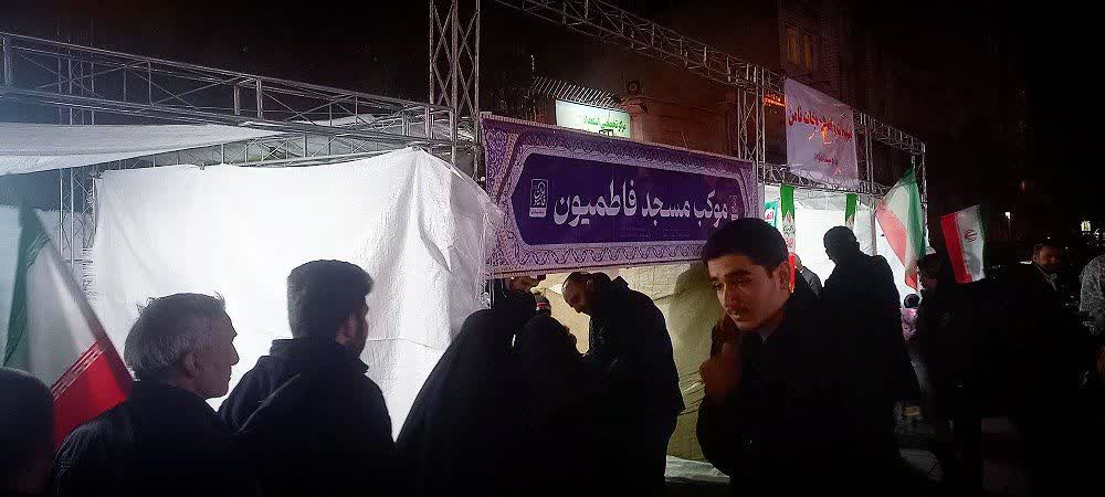 موکب پذیرایی مسجد فاطمیون  در تجمع میدان چهارباغ  چهارشنبه / ۲۶ فروردین 